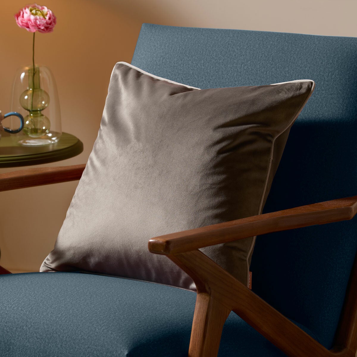 Furn Meridian velvet cushion – Grey