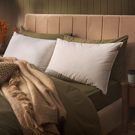 Sleepeezee Natural Comfort feather and down pillow, 48 x 74 cm