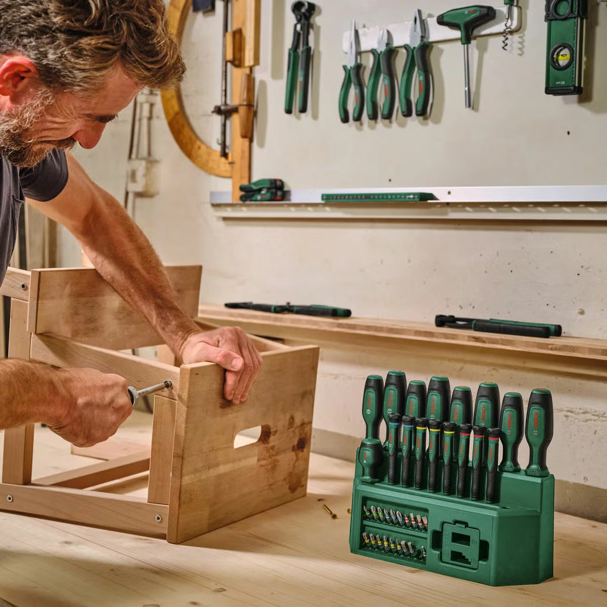 Tackle any repair job with the Bosch 39 Piece Mixed Screwdriver Set from Elite Store. High-grade steel drive kit ready for rapid mainland delivery.