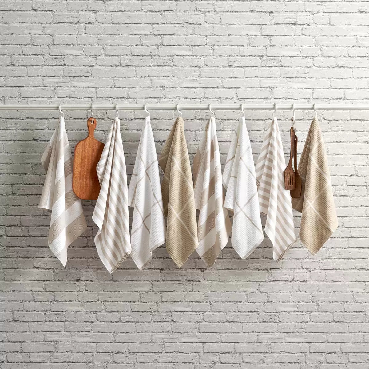 Pack of eight Caro Home kitchen towels in three assorted colours displayed for kitchen cleaning and drying.