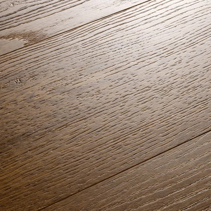 Golden Select Hampstead oak-effect SPC luxury vinyl plank featuring click-lock profile and pre-attached foam underlay displayed in a contemporary kitchen setting.