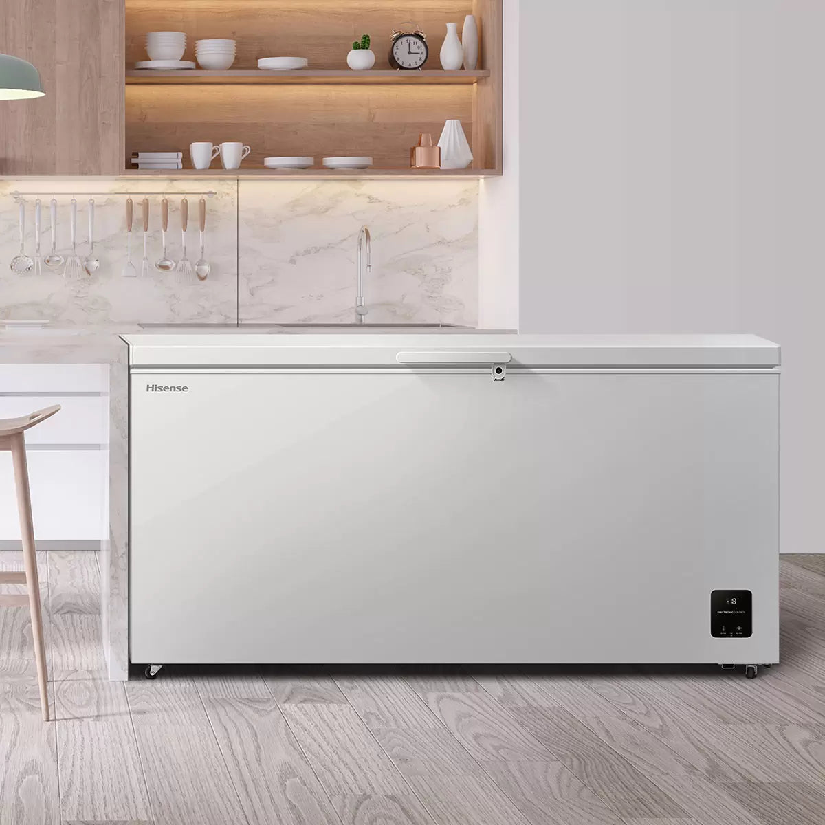 Hisense FC650D4AWLYE 500L high-capacity white chest freezer with E-rated energy efficiency and large frozen food storage.