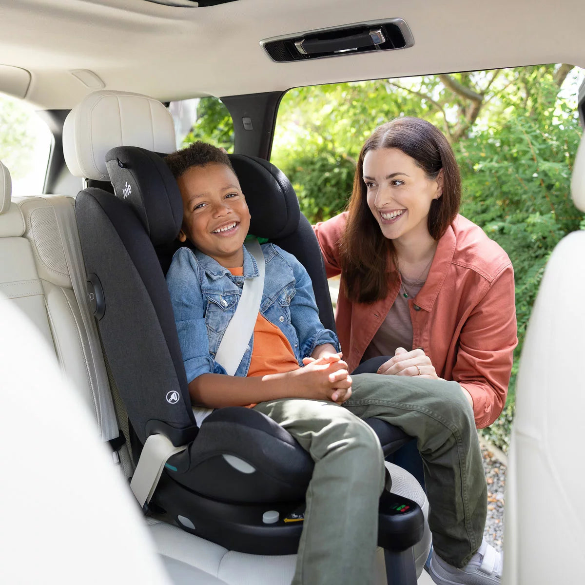 Joie i-Pivot Grow i-Size R129 360 rotating child car seat in black with advanced safety protection and adjustable growing design