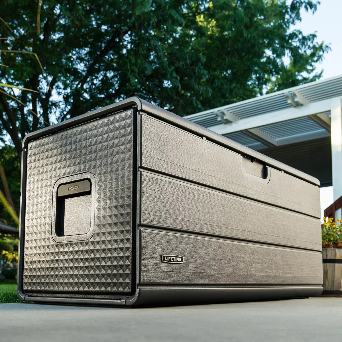 Organise your garden with the Lifetime 643 Litre Outdoor Storage Deck Box from Elite Store. Weather-resistant, lockable, bench-ready, with quick UK delivery.
