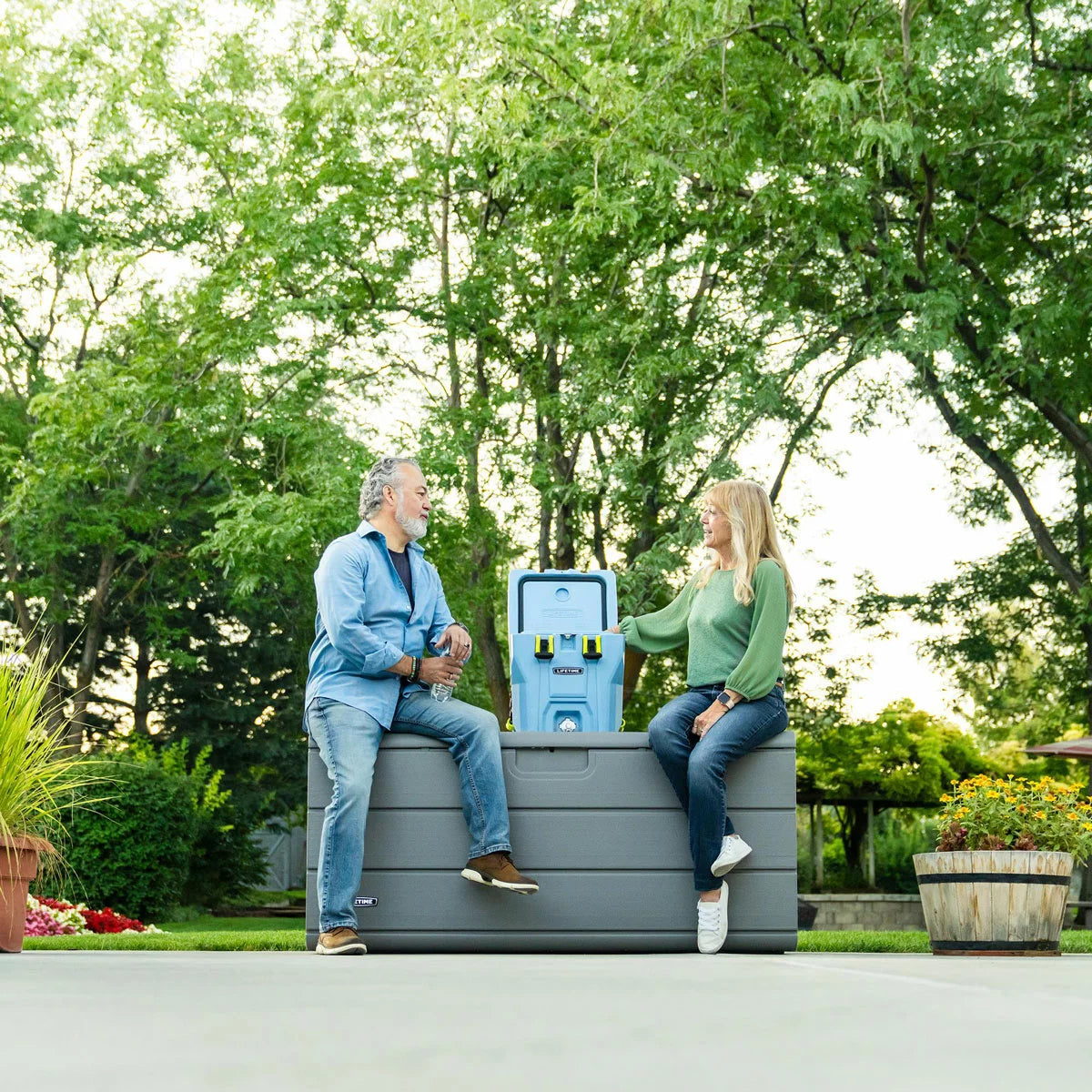 Organise your garden with the Lifetime 643 Litre Outdoor Storage Deck Box from Elite Store. Weather-resistant, lockable, bench-ready, with quick UK delivery.