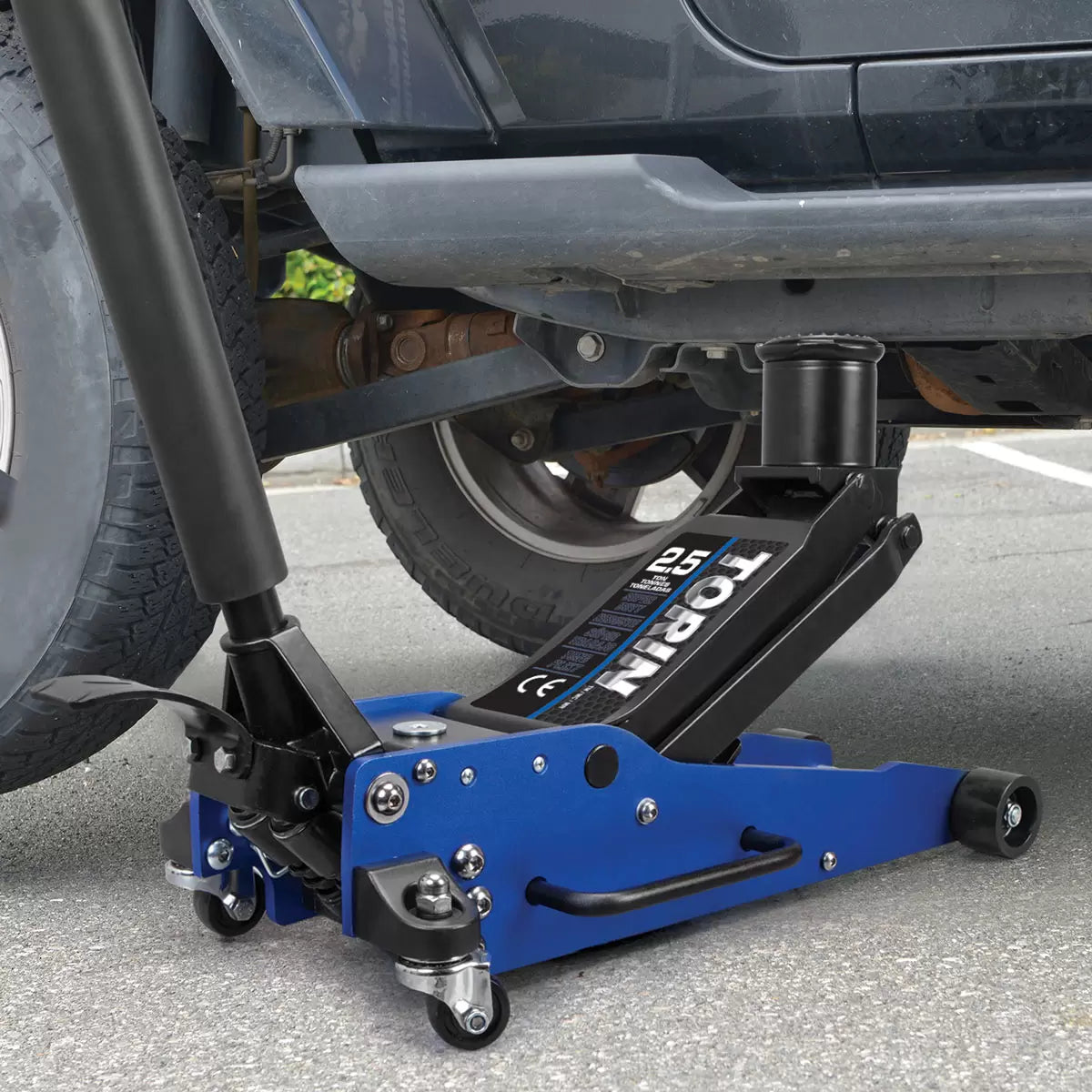 Torin 2.5 Tonne Service Jack hydraulic car jack for safe vehicle lifting and garage maintenance