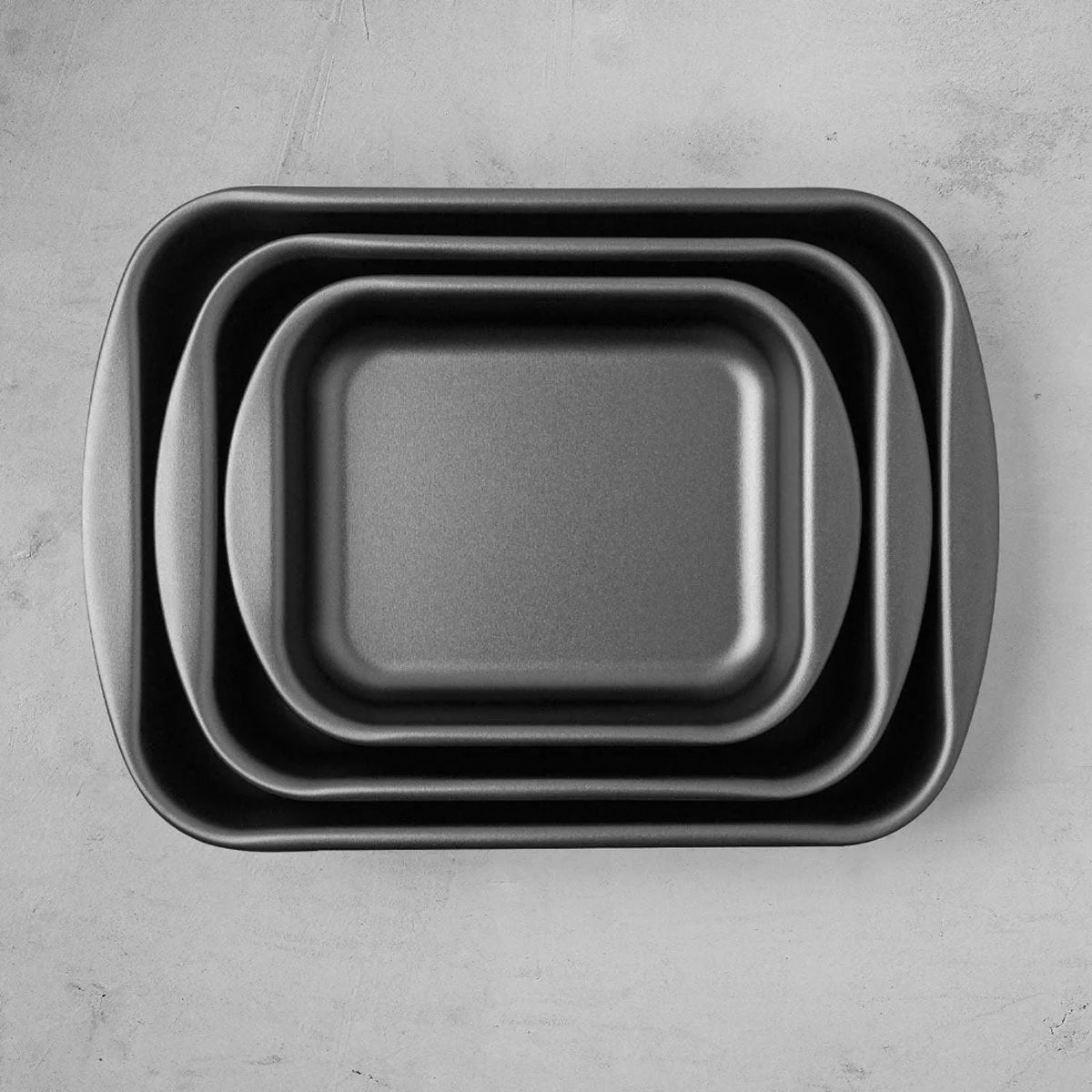 Tramontina 3 piece roasting pan set with durable oven-safe construction for roasting meats, vegetables, and family meals.