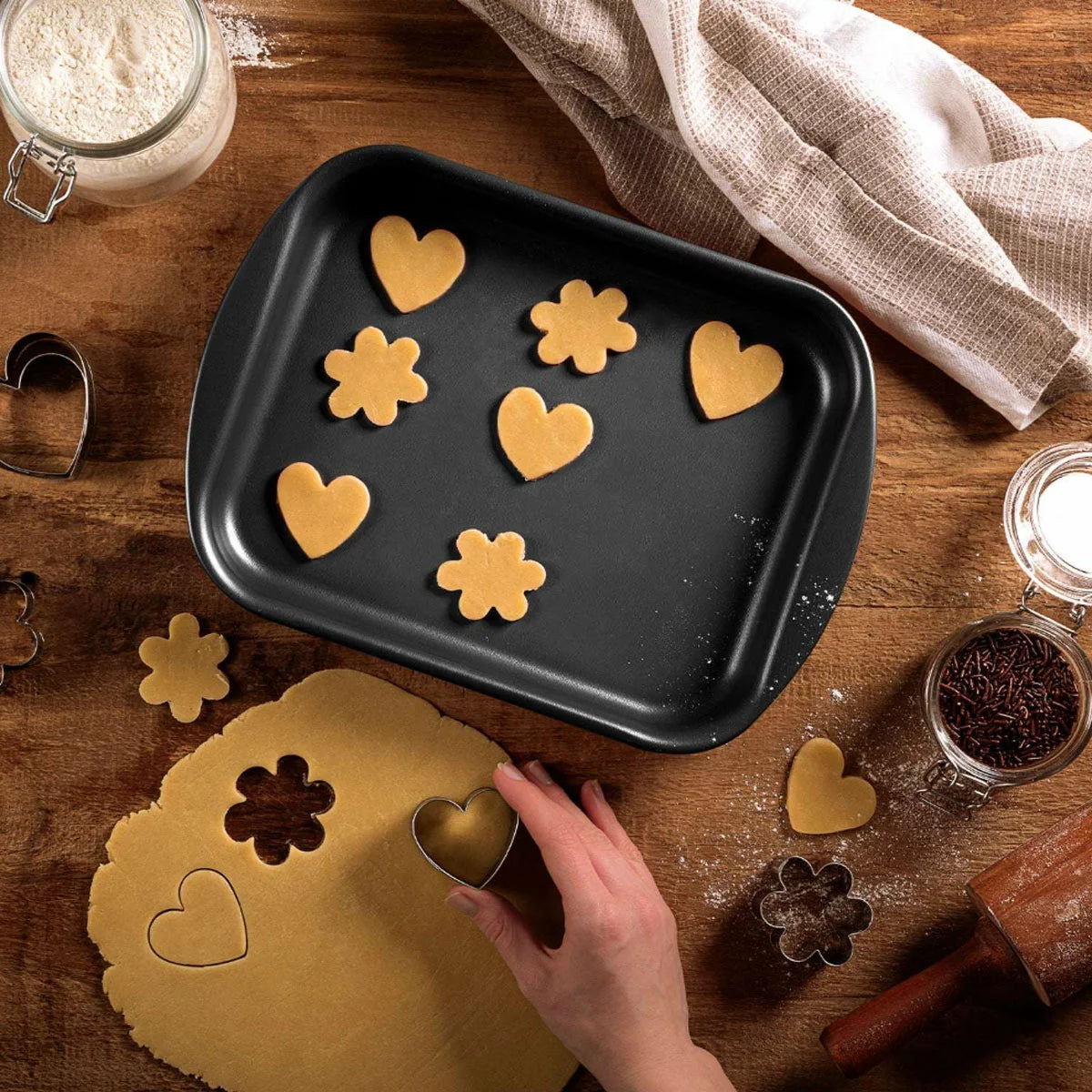 Tramontina 3 piece roasting pan set with durable oven-safe construction for roasting meats, vegetables, and family meals.