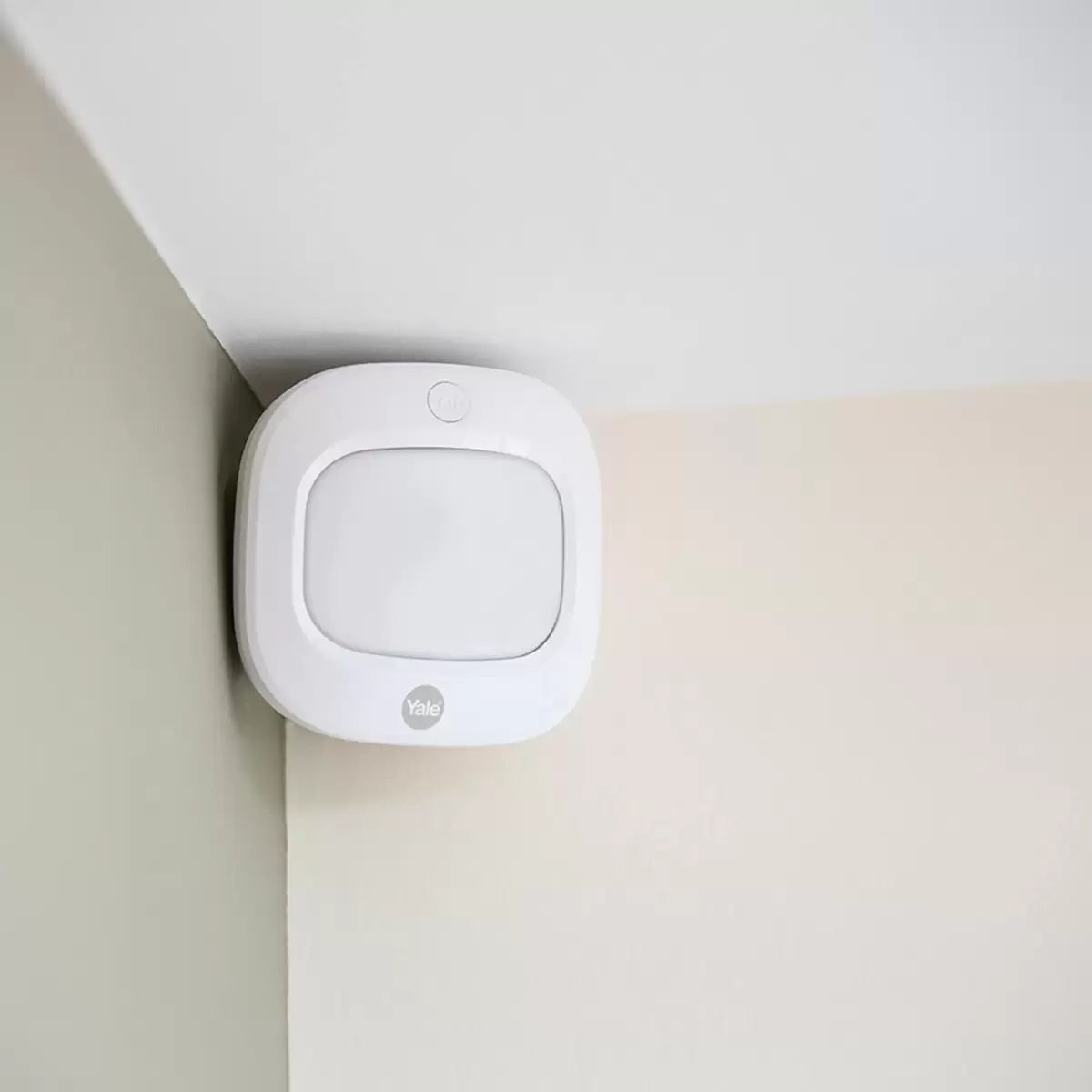 Complete 10-piece Yale IA-320 Sync Smart Home Alarm kit displayed against a white background featuring the yellow siren box, white smart hub, keypad, three door contacts, and four PIR motion sensors.