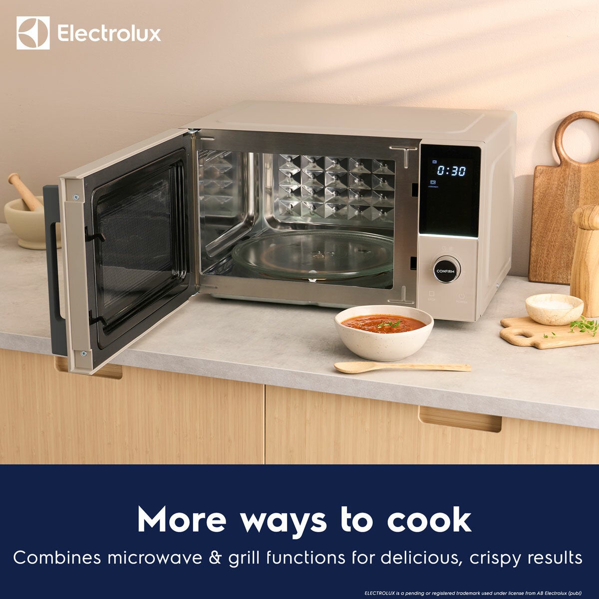 Electrolux 25L combination microwave with grill, view 3